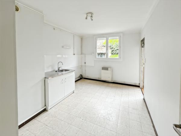 Cavaillon (84300) Cavaillon, centre ville appartement T3 de 65 m2 avec balcon cave et loggia