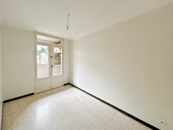 Cavaillon (84300) Cavaillon, centre ville appartement T3 de 65 m2 avec balcon cave et loggia