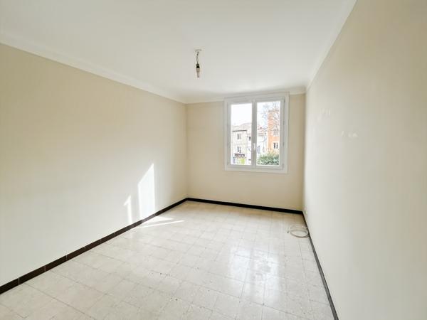 Cavaillon (84300) Cavaillon, centre ville appartement T3 de 65 m2 avec balcon cave et loggia