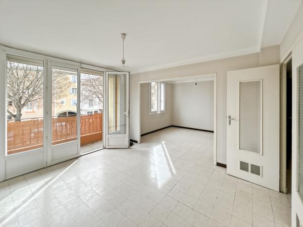 Cavaillon (84300) Cavaillon, centre ville appartement T3 de 65 m2 avec balcon cave et loggia