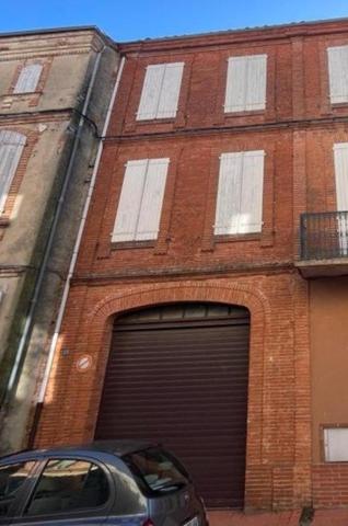 Immeuble à rénover, avec extérieur et garage