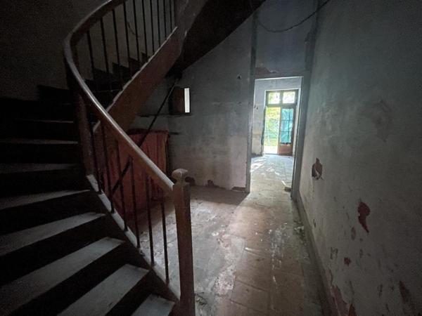 Immeuble à rénover, avec extérieur et garage