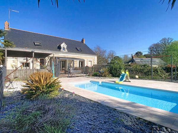 A VENDRE Maison ancienne 187 m², 4 chambres et jardin avec piscine !
