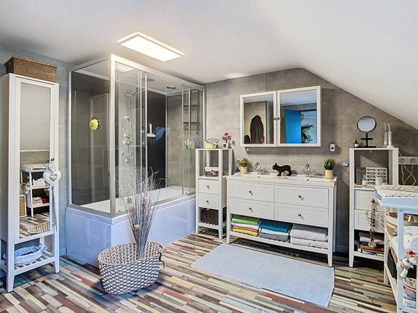 A VENDRE Maison ancienne 187 m², 4 chambres et jardin avec piscine !