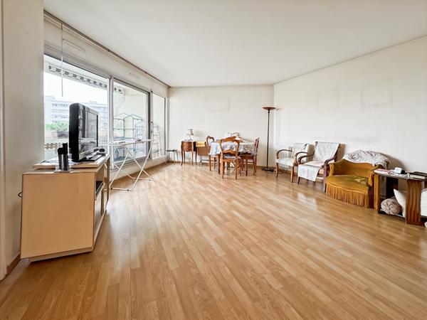 Appartement Rosny 3 pièces 77 m2 - Métro L.11  - GOLF