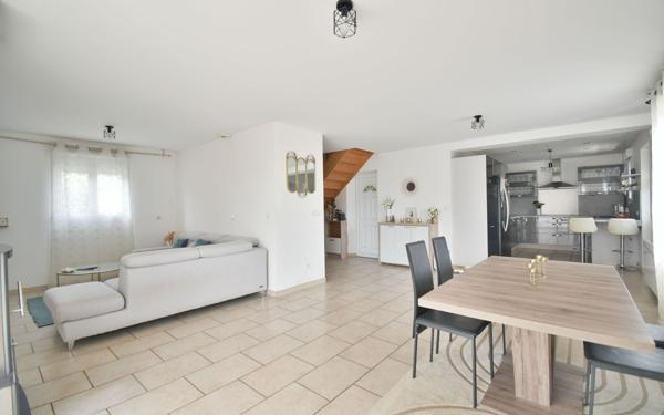 Maison à vendre    4 pièces •  Villieu-Loyes-Mollon