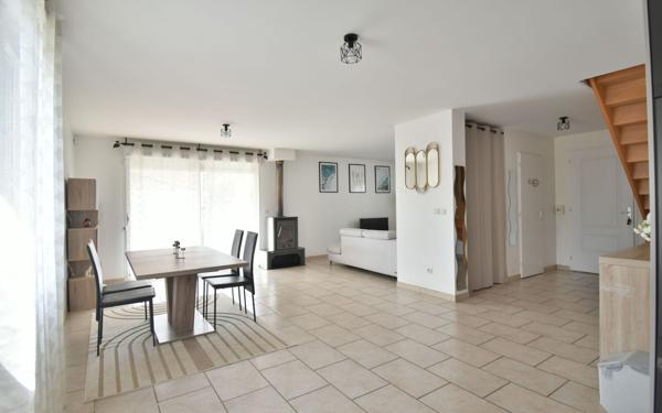 Maison à vendre    4 pièces •  Villieu-Loyes-Mollon