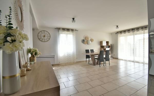 Maison à vendre    4 pièces •  Villieu-Loyes-Mollon