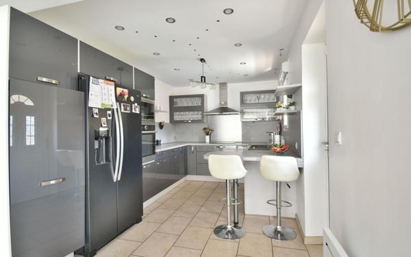 Maison à vendre    4 pièces •  Villieu-Loyes-Mollon