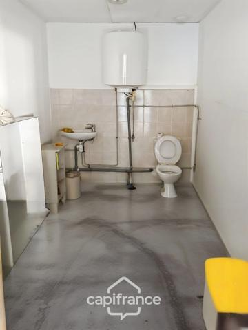 Local/bureau à vendre de 480 m2 sur 4027 m2 de terrain
