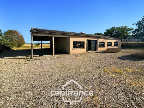 Local/bureau à vendre de 480 m2 sur 4027 m2 de terrain