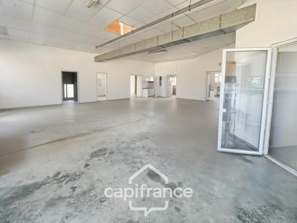 Local/bureau à vendre de 480 m2 sur 4027 m2 de terrain