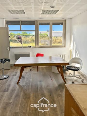 Local/bureau à vendre de 480 m2 sur 4027 m2 de terrain