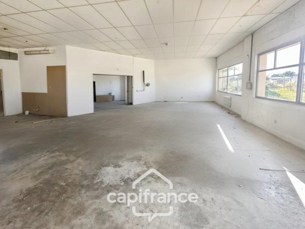 Local/bureau à vendre de 480 m2 sur 4027 m2 de terrain