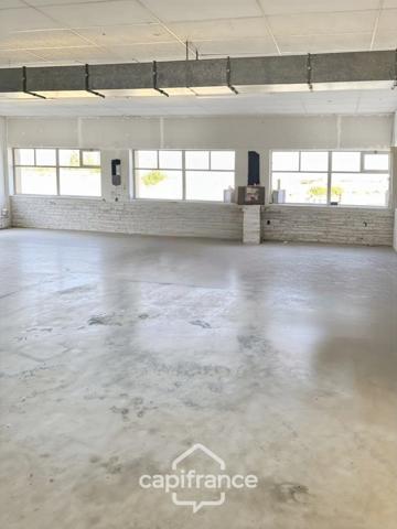 Local/bureau à vendre de 480 m2 sur 4027 m2 de terrain