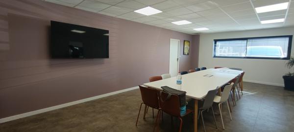 Location Bâtiment Professionnel 530m² avec bureaux et entrepôt - PERIGNY, La Rochelle (17)