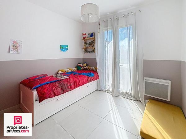 Villa T5 avec piscine et garage sur 2565 m² de terrain plat et clos