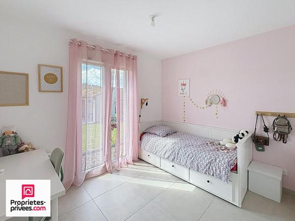 Villa T5 avec piscine et garage sur 2565 m² de terrain plat et clos