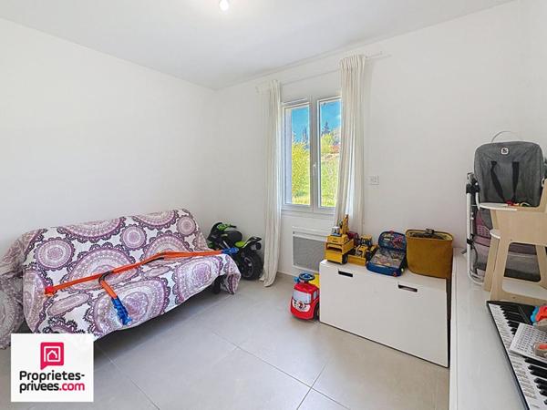 Villa T5 avec piscine et garage sur 2565 m² de terrain plat et clos
