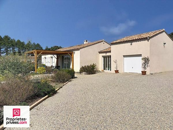 Villa T5 avec piscine et garage sur 2565 m² de terrain plat et clos