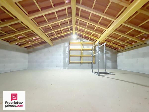 Villa T5 avec piscine et garage sur 2565 m² de terrain plat et clos