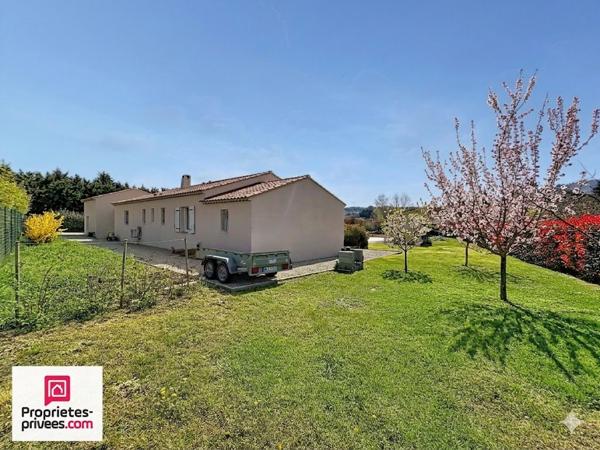 Villa T5 avec piscine et garage sur 2565 m² de terrain plat et clos