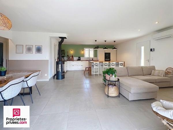 Villa T5 avec piscine et garage sur 2565 m² de terrain plat et clos
