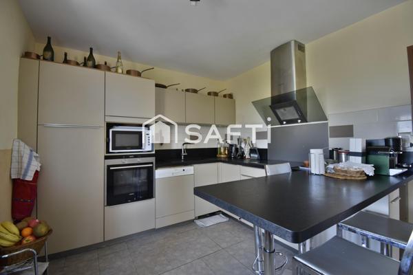 Villa de 140 m2 avec 7  pièces et piscine