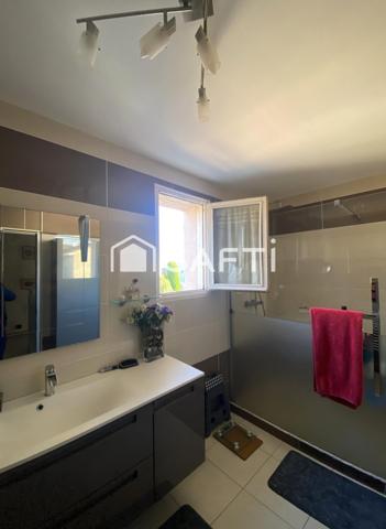 Villa de 140 m2 avec 7  pièces et piscine