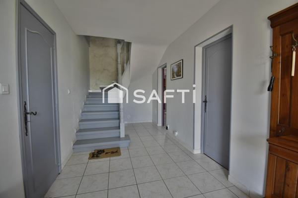 Villa de 140 m2 avec 7  pièces et piscine