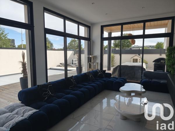 Maison à vendre 6 pièces 210 m² Saint-Yrieix-sur-Charente