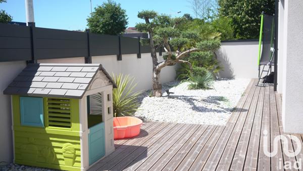 Maison à vendre 6 pièces 210 m² Saint-Yrieix-sur-Charente