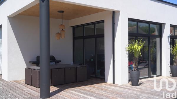 Maison à vendre 6 pièces 210 m² Saint-Yrieix-sur-Charente