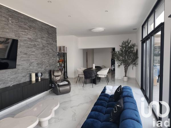 Maison à vendre 6 pièces 210 m² Saint-Yrieix-sur-Charente