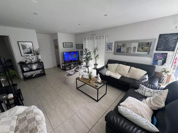 Vente                                                      Maison
                        
                     3 pièces                      79 m2                     à Trélivan