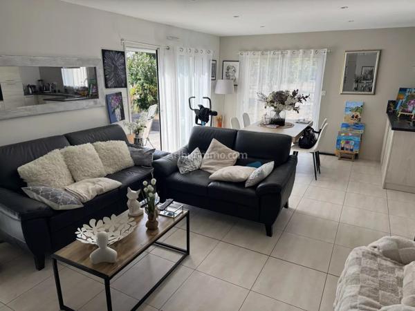 Vente                                                      Maison
                        
                     3 pièces                      79 m2                     à Trélivan