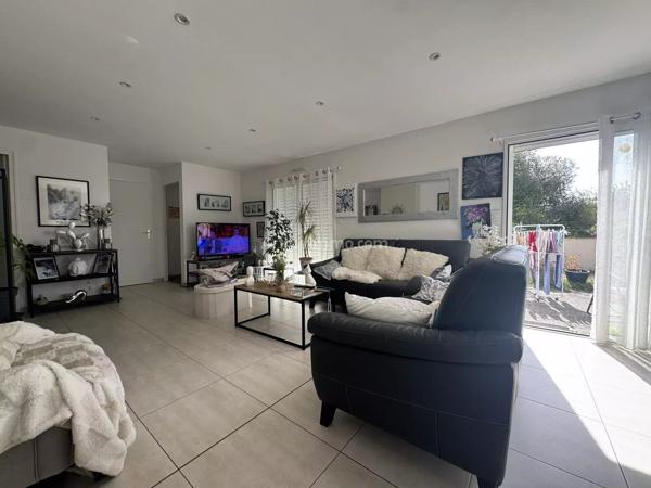 Vente                                                      Maison
                        
                     3 pièces                      79 m2                     à Trélivan