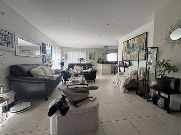 Vente                                                      Maison
                        
                     3 pièces                      79 m2                     à Trélivan
