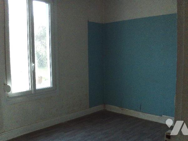 maison 3 pièces 58 m² habitable, cave, garage et dépendance