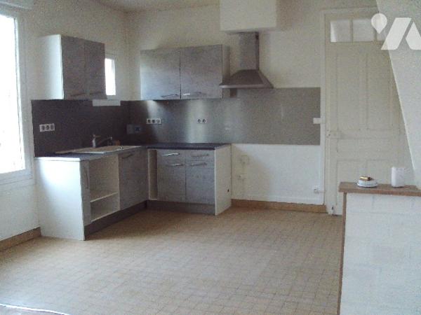 maison 3 pièces 58 m² habitable, cave, garage et dépendance