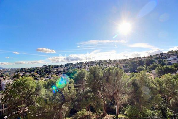 Appartement de type 3 avec balcon et vue dégagée dans résidence prisée aux Pennes Mirabeau