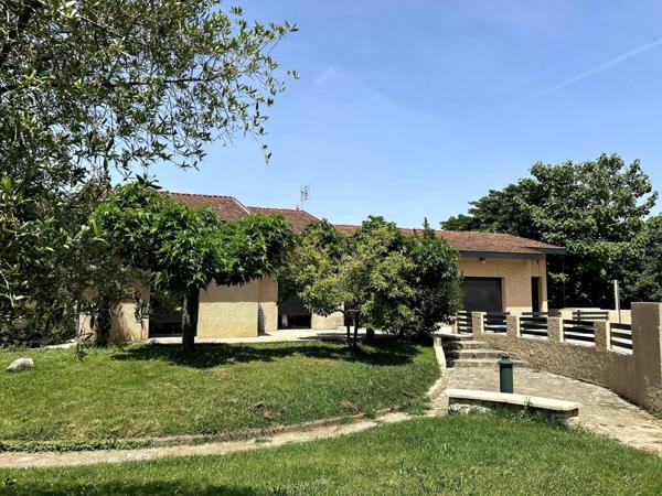 MAISON TRADITIONNELLE PLAIN-PIED 150 M2, PISCINE, DOUBLE GARAGE, ENVIRONNEMENT CALME