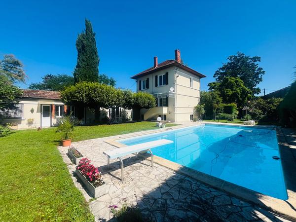 47300 VILLENEUVE SUR LOT Villeneuve/Lot, maison classée "remarquable" avec dépendance, piscine et jardin