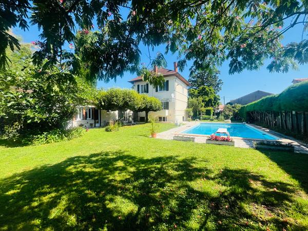 47300 VILLENEUVE SUR LOT Villeneuve/Lot, maison classée "remarquable" avec dépendance, piscine et jardin
