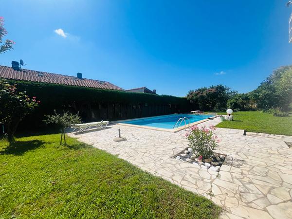 47300 VILLENEUVE SUR LOT Villeneuve/Lot, maison classée "remarquable" avec dépendance, piscine et jardin