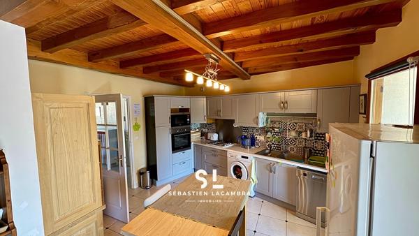 Lisle-sur-Tarn (81310) Maison de charme 8 pièces – Rénovation haut de gamme – Garages, atelier & jardin – Cœur de Lisle-sur-Tarn