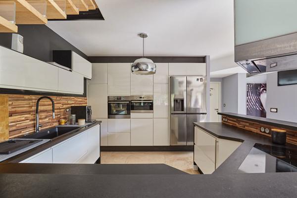 Maison moderne Rognes 6 pièces 170 m2