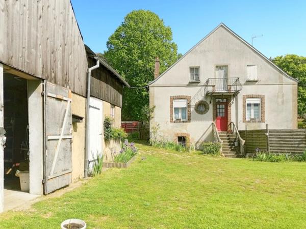 Dpt Sarthe (72), à vendre SAINT CALAIS maison P5 - terrain de 955m²