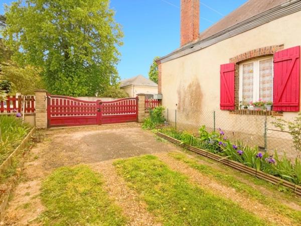 Dpt Sarthe (72), à vendre SAINT CALAIS maison P5 - terrain de 955m²