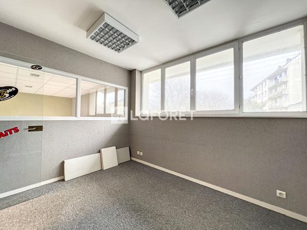 Achat local commercial près de SAUMUR - 268 m² - 365 750 €